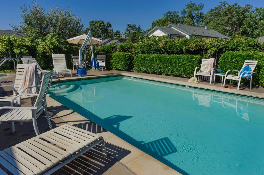 Grass Valley Courtyard Suites Luaran gambar