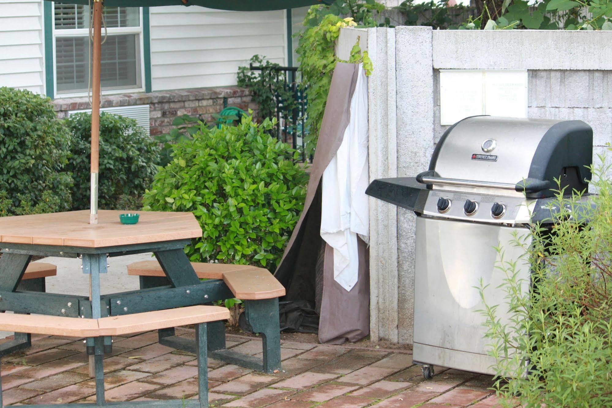 Grass Valley Courtyard Suites Luaran gambar