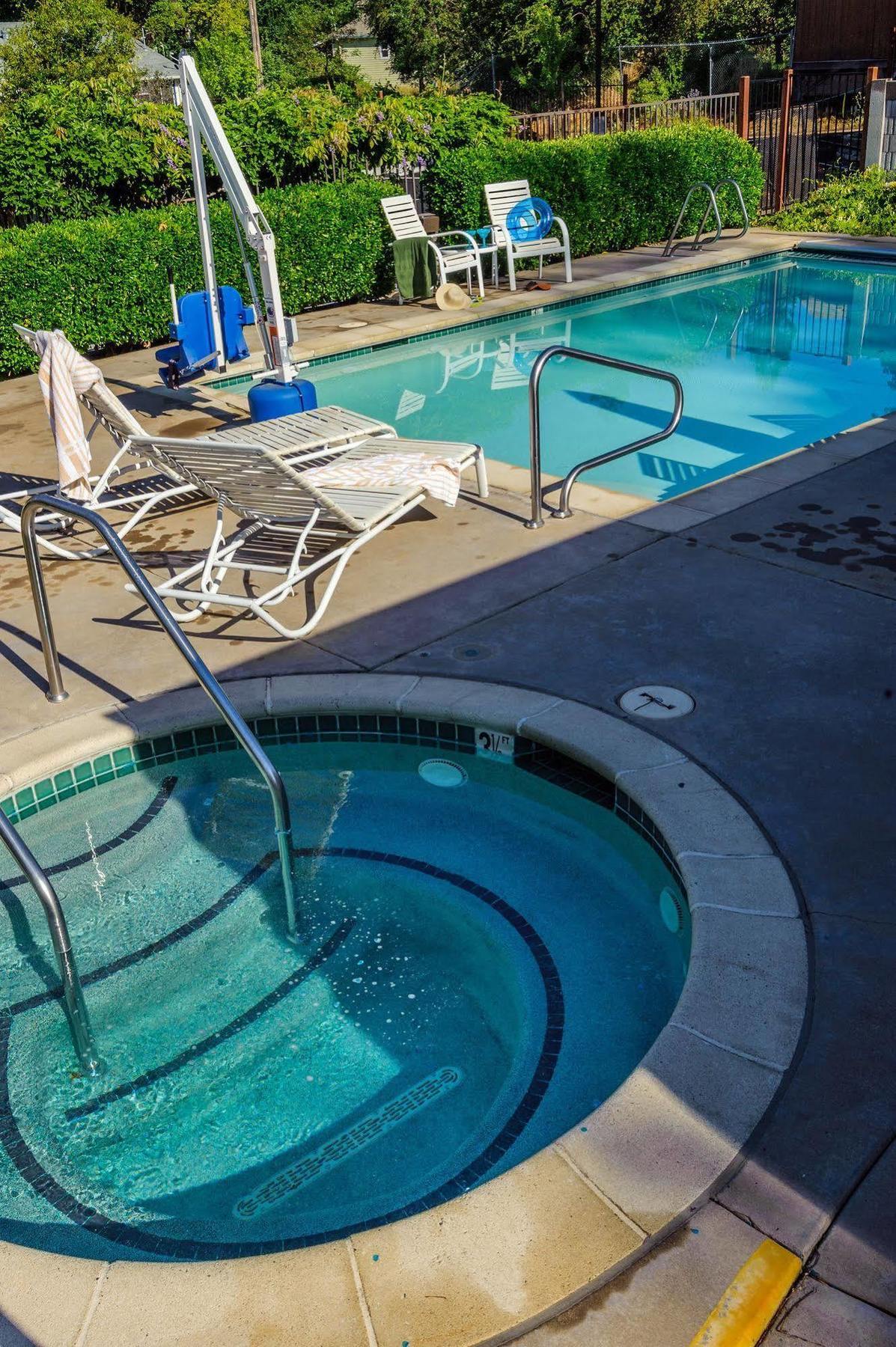 Grass Valley Courtyard Suites Luaran gambar